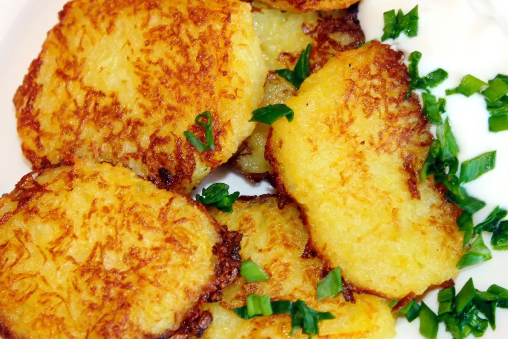 Kartoffelpuffer mit gekochten Kartoffeln